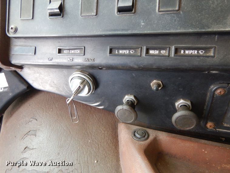 image for item DF6431 1982 International CO-9670  semi truck