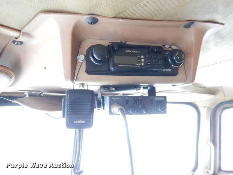 image for item DF6431 1982 International CO-9670  semi truck