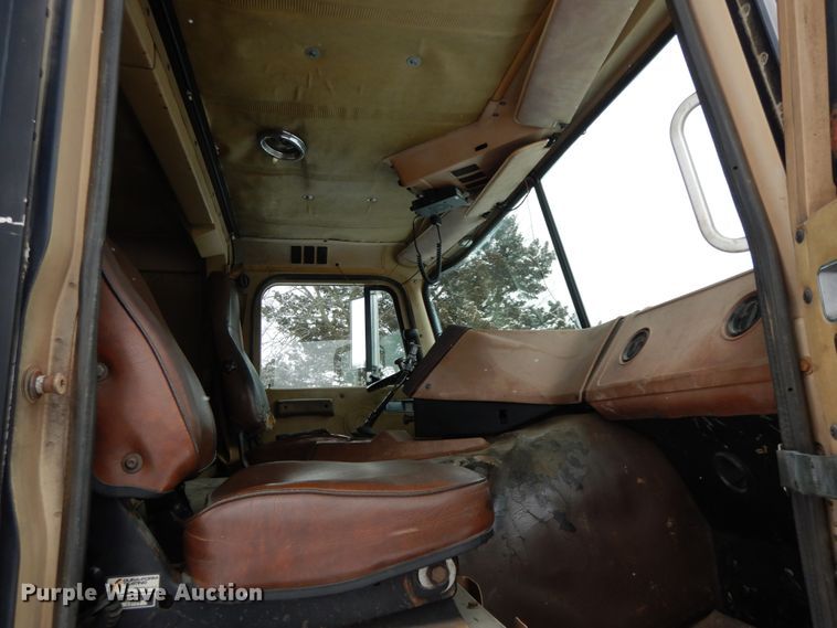 image for item DF6431 1982 International CO-9670  semi truck