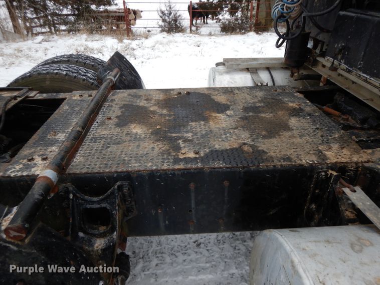 image for item DF6431 1982 International CO-9670  semi truck