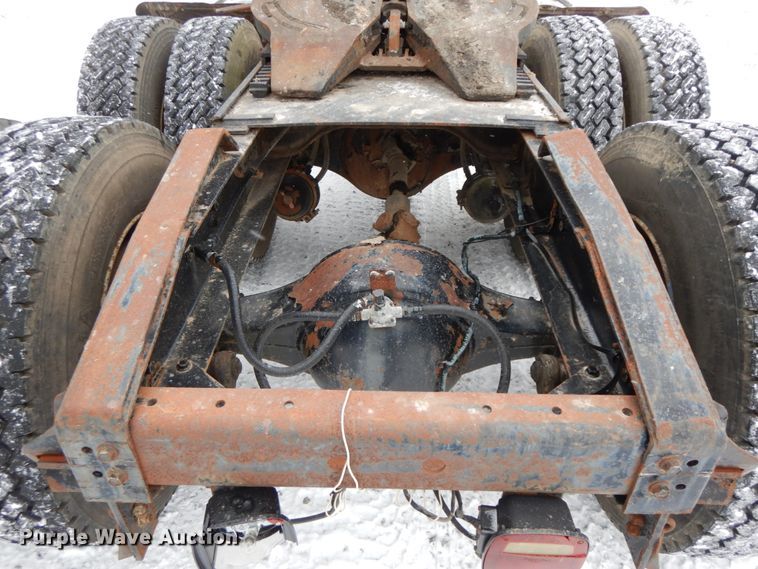 image for item DF6431 1982 International CO-9670  semi truck