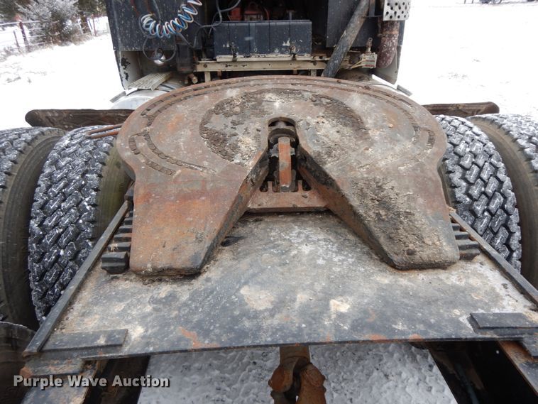 image for item DF6431 1982 International CO-9670  semi truck