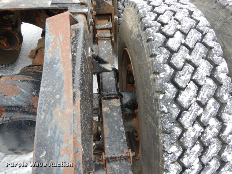 image for item DF6431 1982 International CO-9670  semi truck