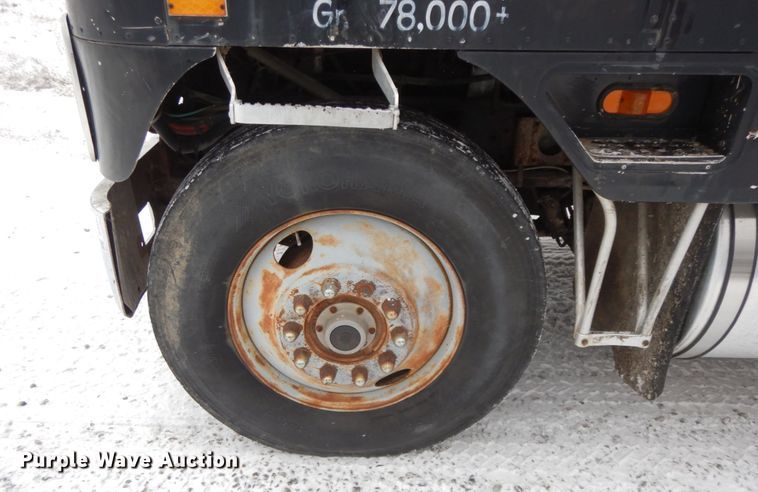 image for item DF6431 1982 International CO-9670  semi truck