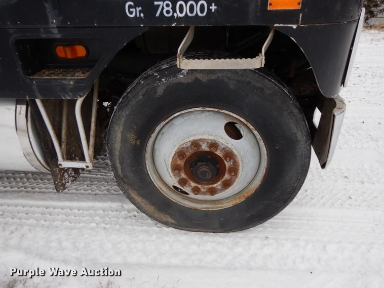 image for item DF6431 1982 International CO-9670  semi truck