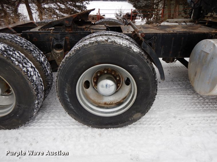 image for item DF6431 1982 International CO-9670  semi truck