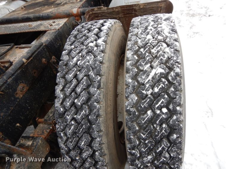 image for item DF6431 1982 International CO-9670  semi truck