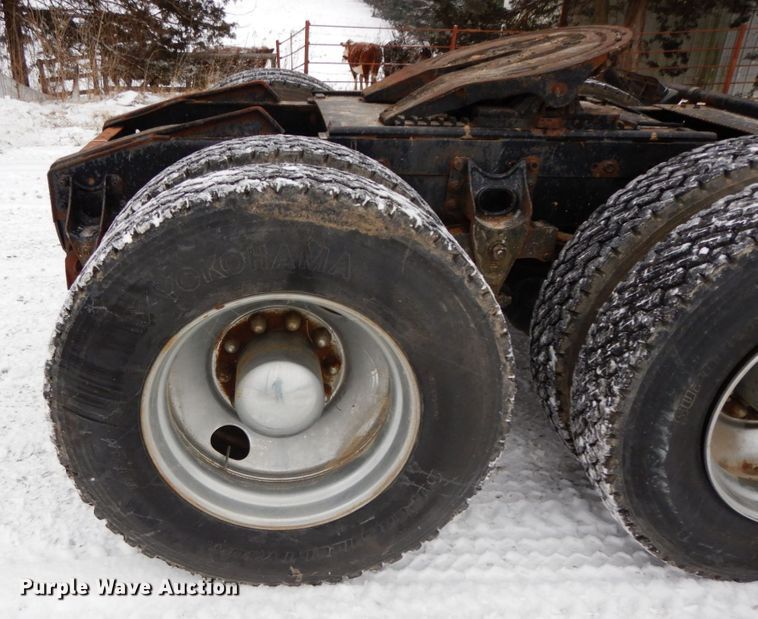 image for item DF6431 1982 International CO-9670  semi truck