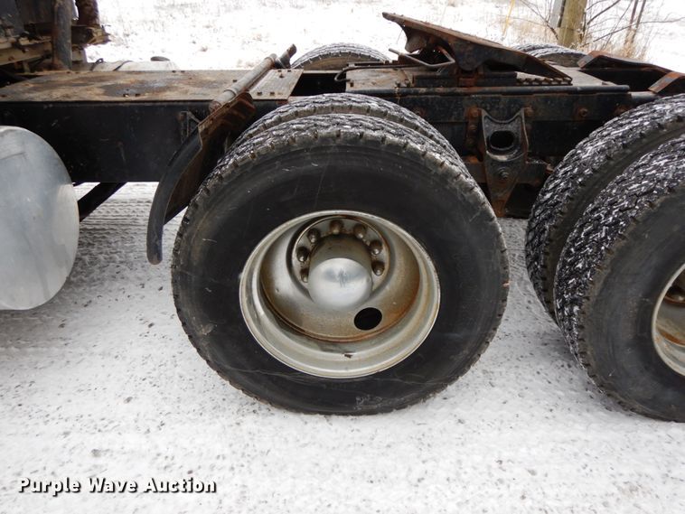 image for item DF6431 1982 International CO-9670  semi truck