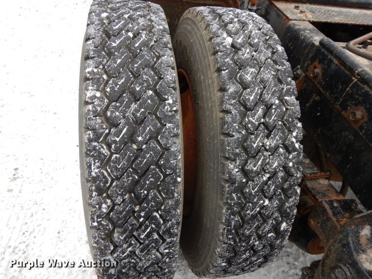 image for item DF6431 1982 International CO-9670  semi truck