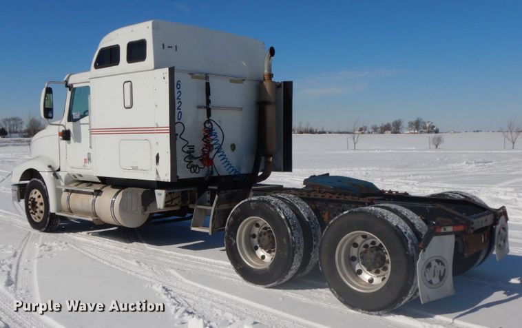 image for item DF6437 2005 International 9400i  semi truck