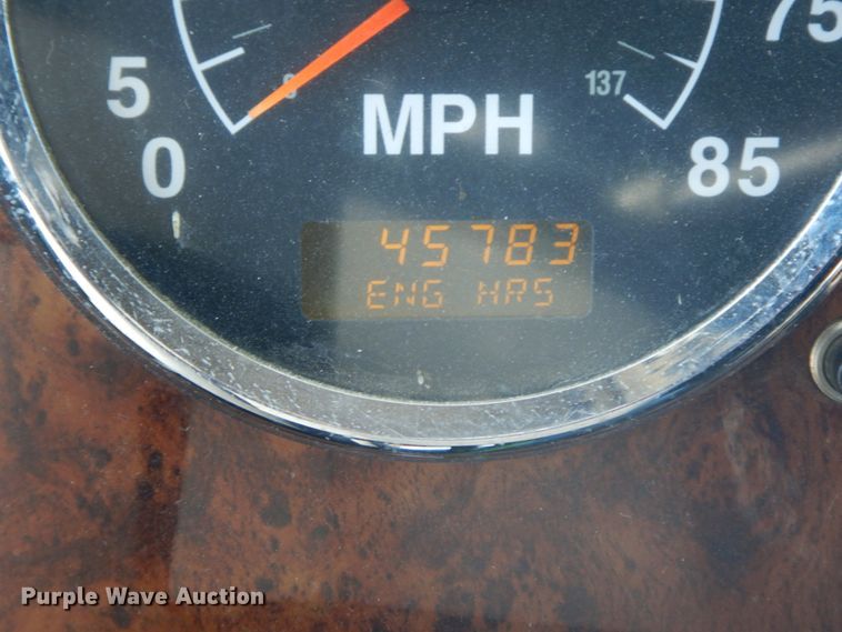 image for item DF6437 2005 International 9400i  semi truck