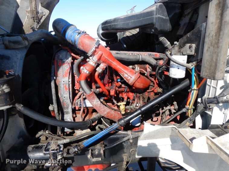 image for item DF6437 2005 International 9400i  semi truck