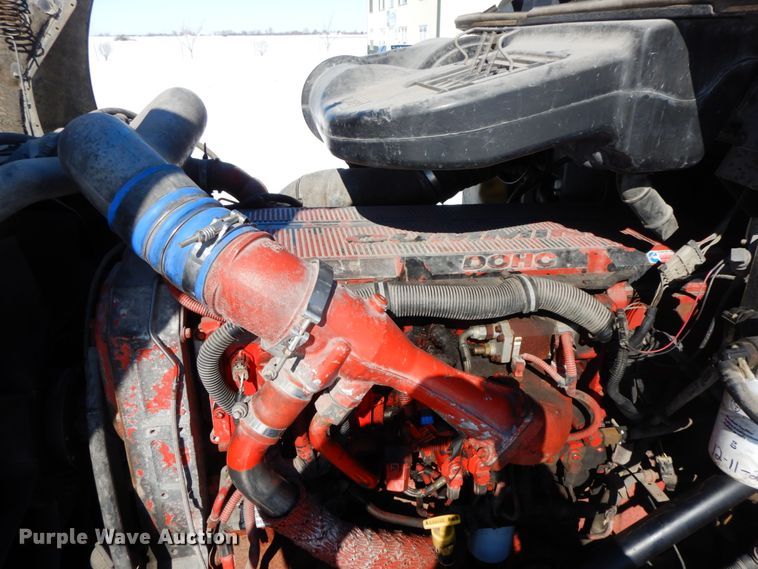 image for item DF6437 2005 International 9400i  semi truck