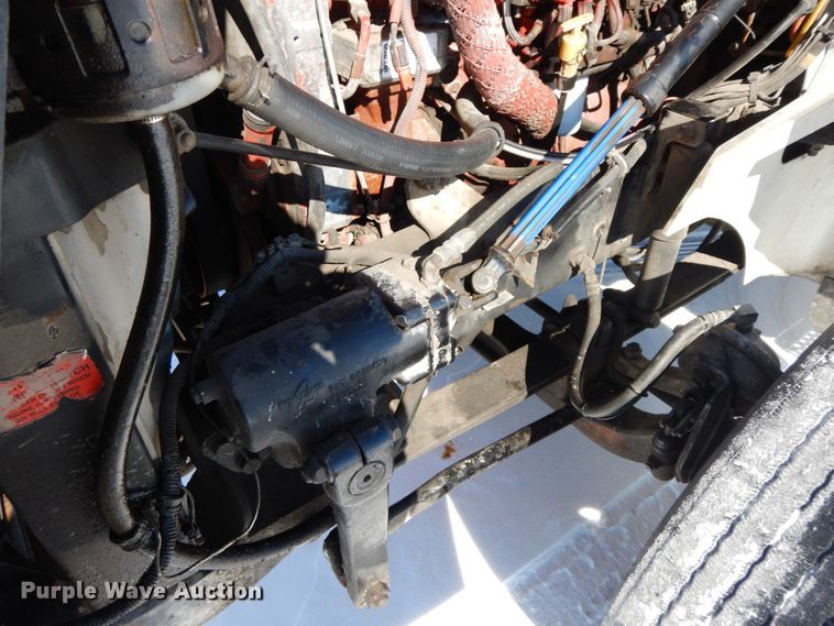 image for item DF6437 2005 International 9400i  semi truck