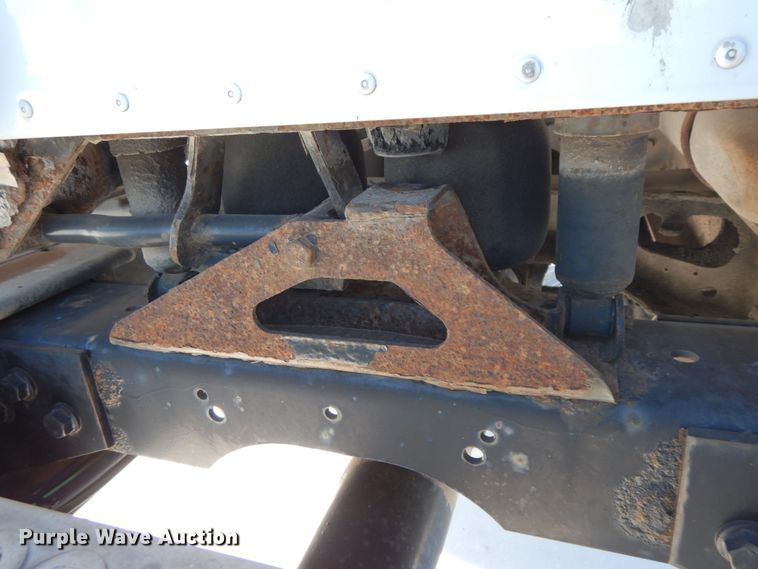 image for item DF6437 2005 International 9400i  semi truck