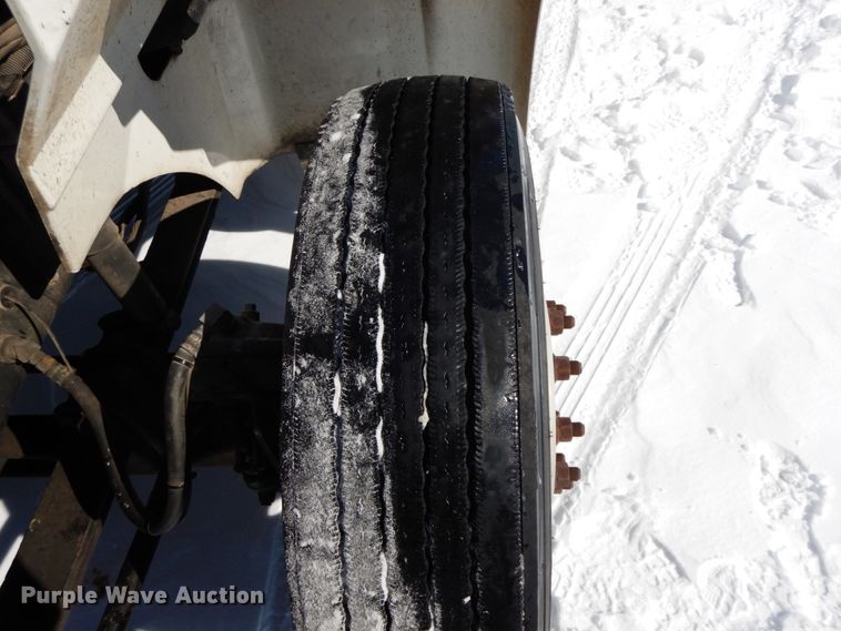 image for item DF6437 2005 International 9400i  semi truck