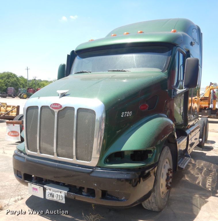 image for item DG8644 2007 Peterbilt 387  semi truck