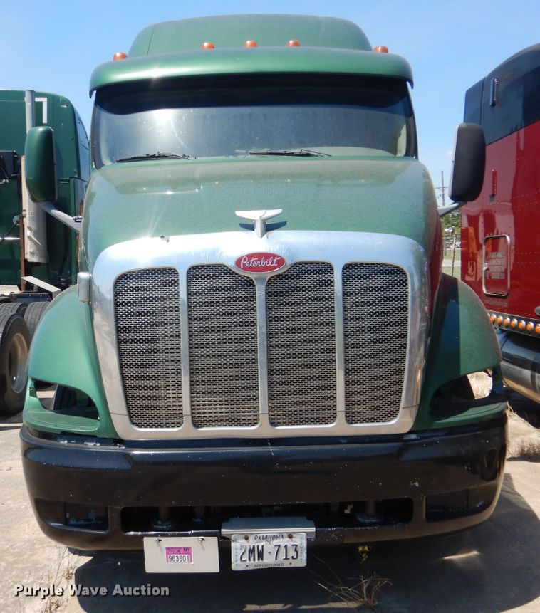 image for item DG8644 2007 Peterbilt 387  semi truck