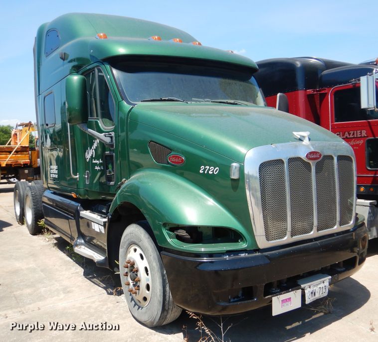 image for item DG8644 2007 Peterbilt 387  semi truck