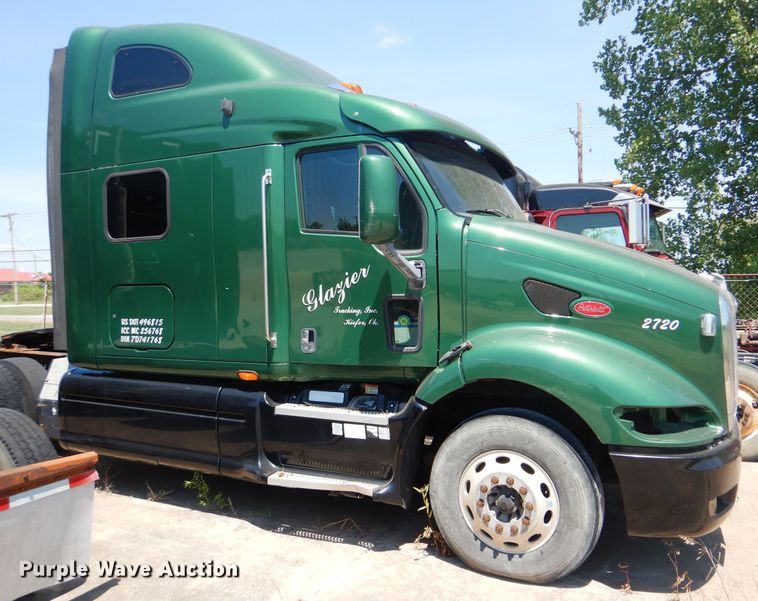 image for item DG8644 2007 Peterbilt 387  semi truck