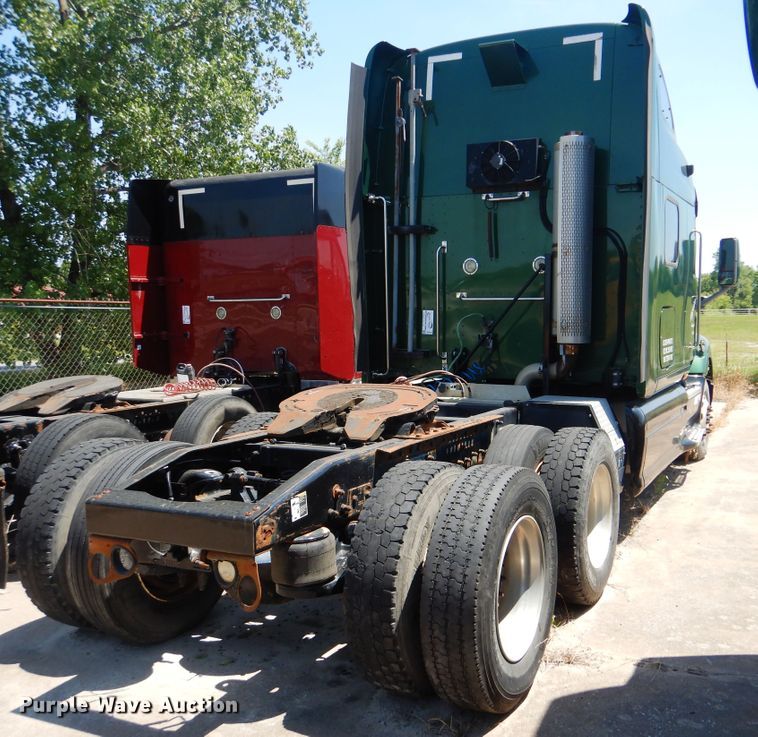 image for item DG8644 2007 Peterbilt 387  semi truck