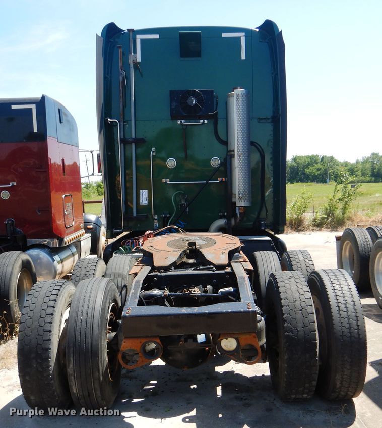 image for item DG8644 2007 Peterbilt 387  semi truck