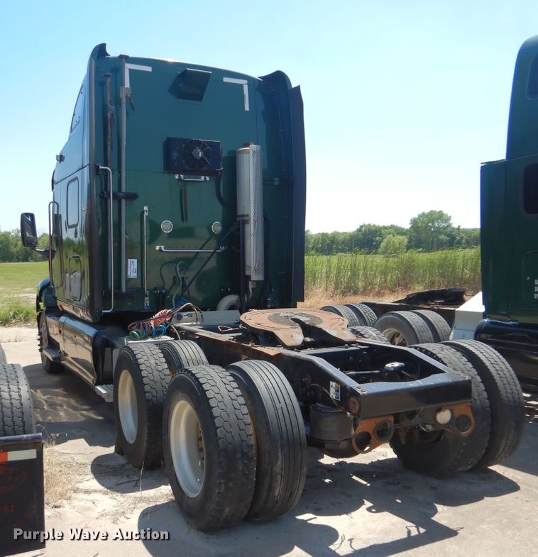 image for item DG8644 2007 Peterbilt 387  semi truck