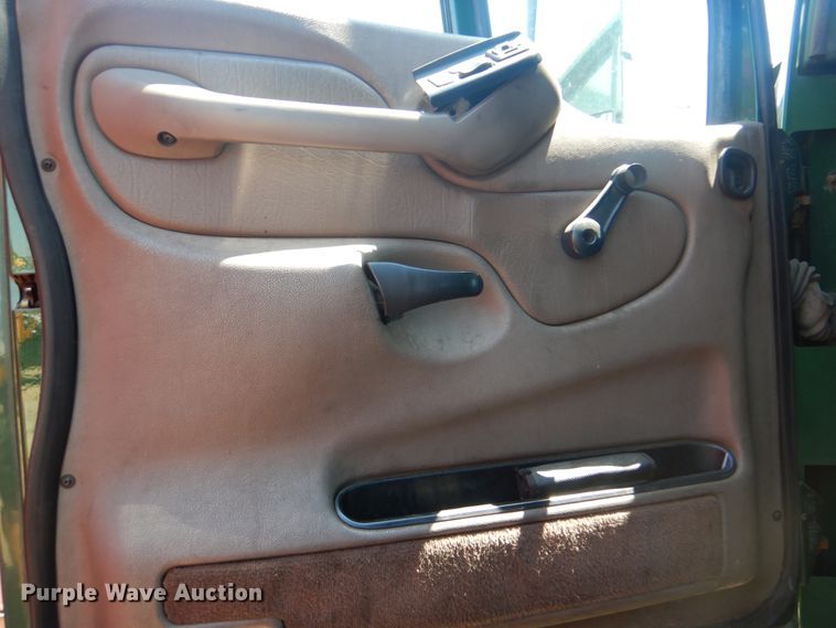 image for item DG8644 2007 Peterbilt 387  semi truck