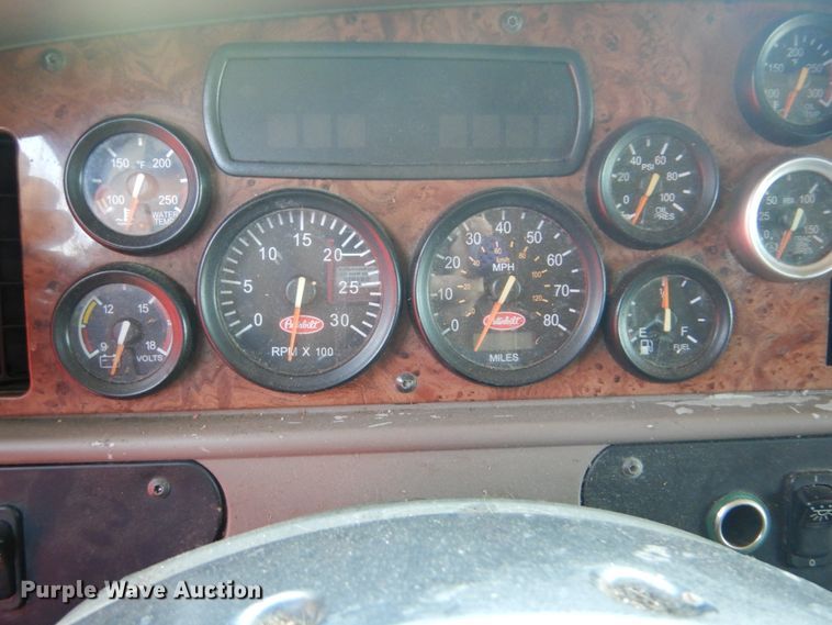 image for item DG8644 2007 Peterbilt 387  semi truck