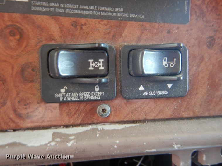 image for item DG8644 2007 Peterbilt 387  semi truck