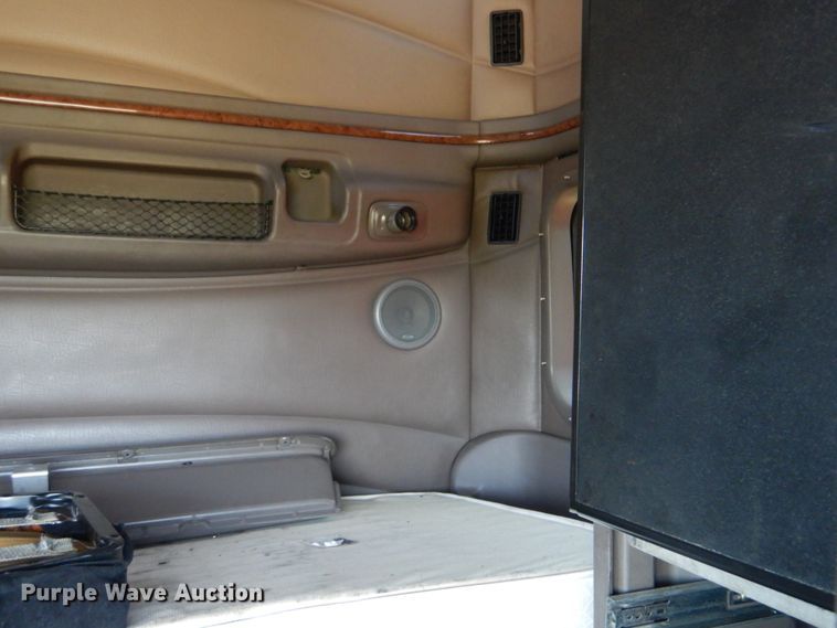 image for item DG8644 2007 Peterbilt 387  semi truck