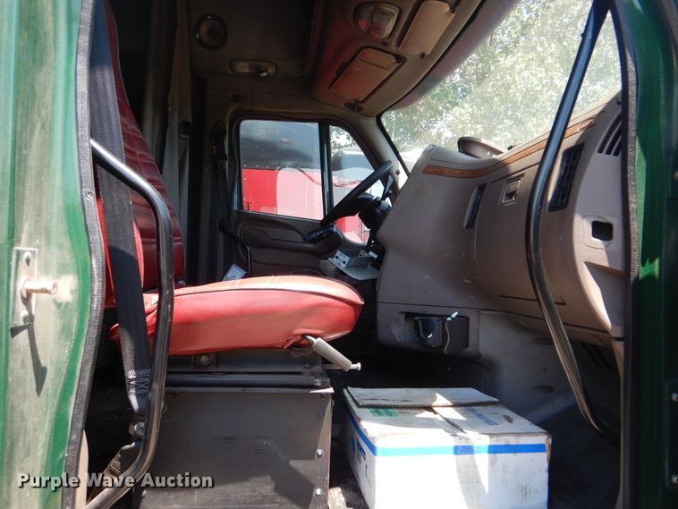 image for item DG8644 2007 Peterbilt 387  semi truck