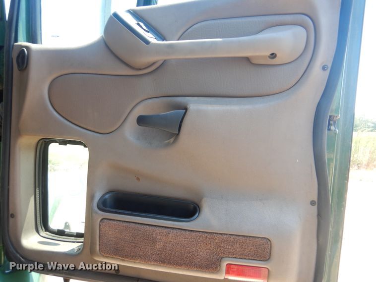 image for item DG8644 2007 Peterbilt 387  semi truck