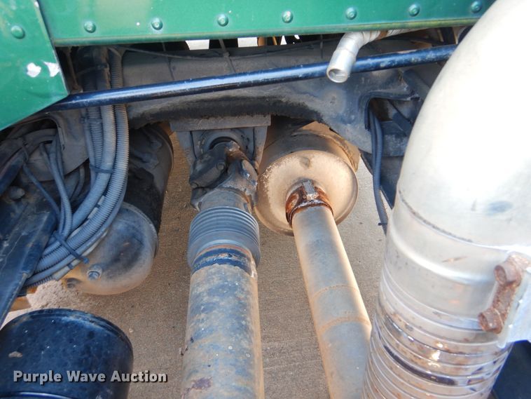 image for item DG8644 2007 Peterbilt 387  semi truck