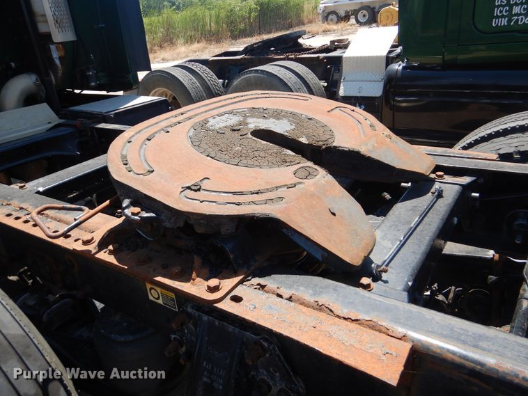 image for item DG8644 2007 Peterbilt 387  semi truck