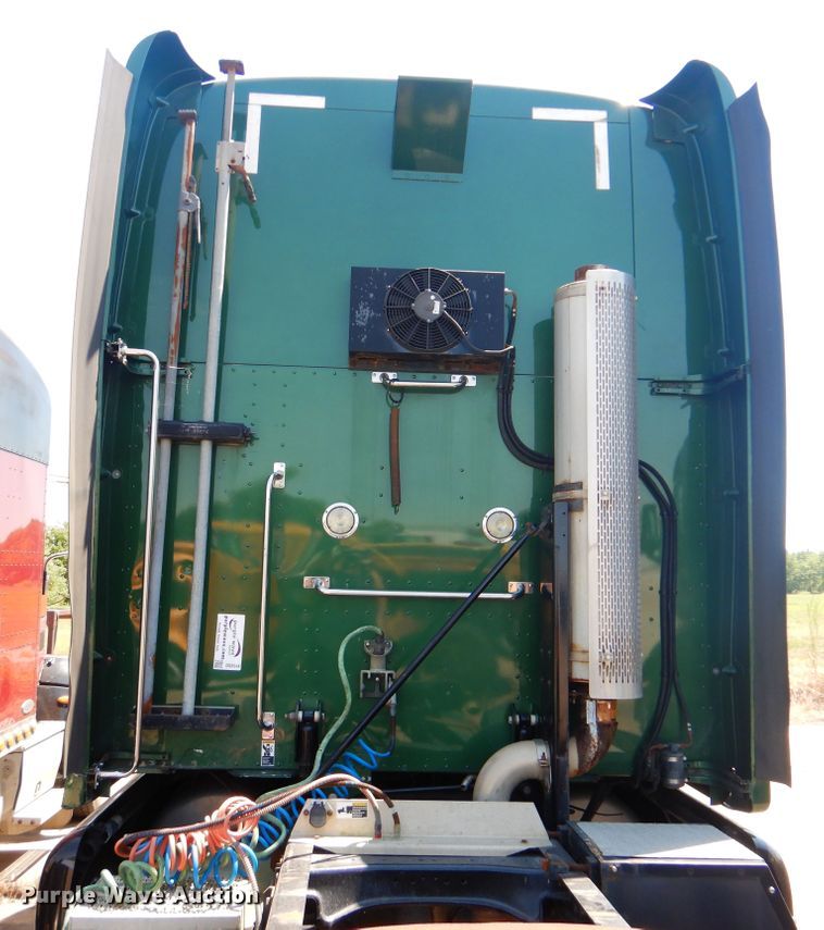 image for item DG8644 2007 Peterbilt 387  semi truck