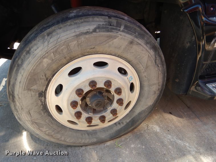 image for item DG8644 2007 Peterbilt 387  semi truck