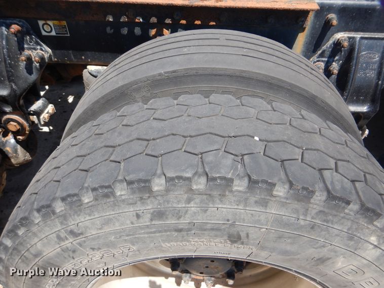 image for item DG8644 2007 Peterbilt 387  semi truck