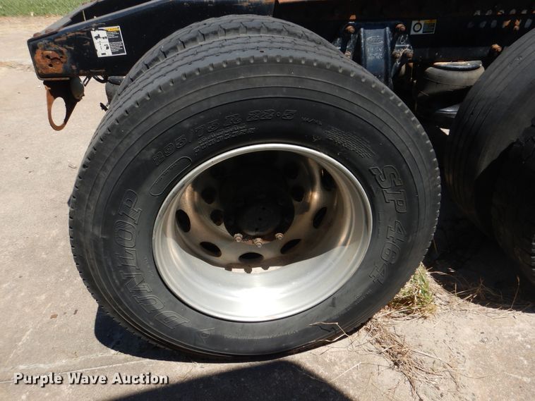 image for item DG8644 2007 Peterbilt 387  semi truck