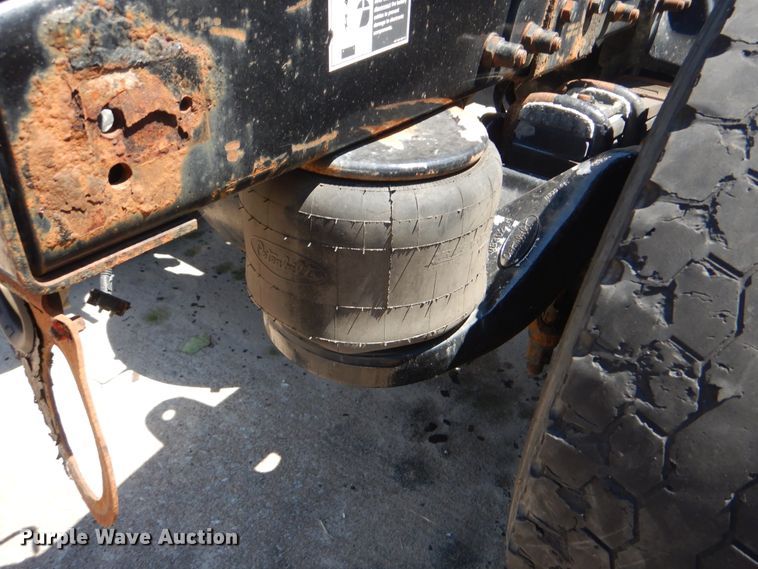 image for item DG8644 2007 Peterbilt 387  semi truck