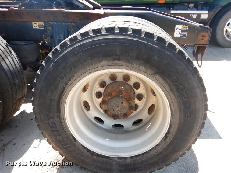 image for item DG8644 2007 Peterbilt 387  semi truck