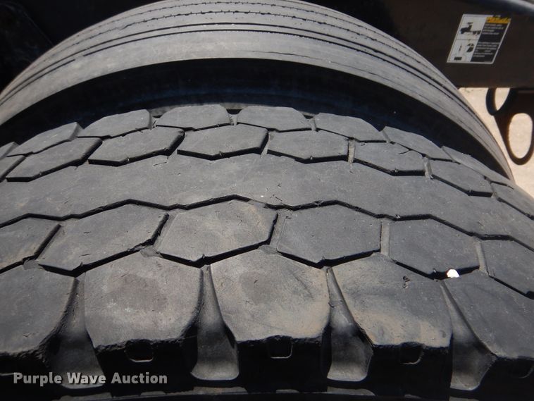 image for item DG8644 2007 Peterbilt 387  semi truck