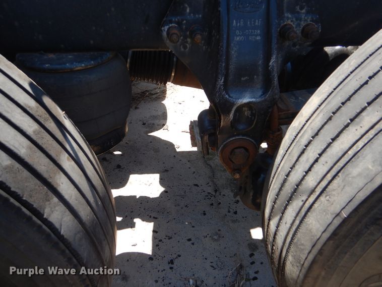 image for item DG8644 2007 Peterbilt 387  semi truck