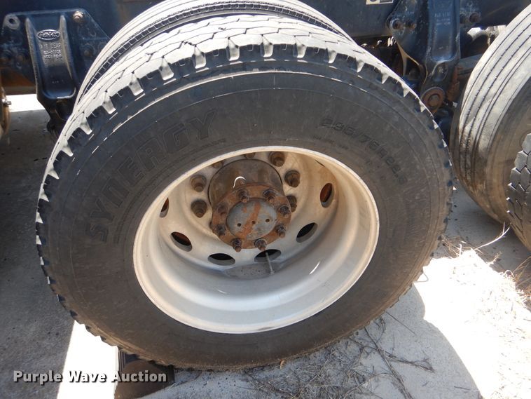 image for item DG8644 2007 Peterbilt 387  semi truck