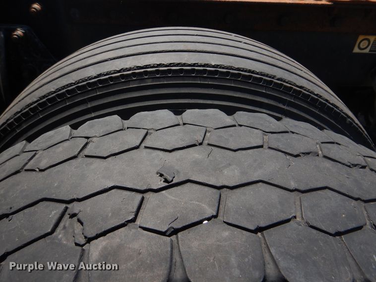 image for item DG8644 2007 Peterbilt 387  semi truck