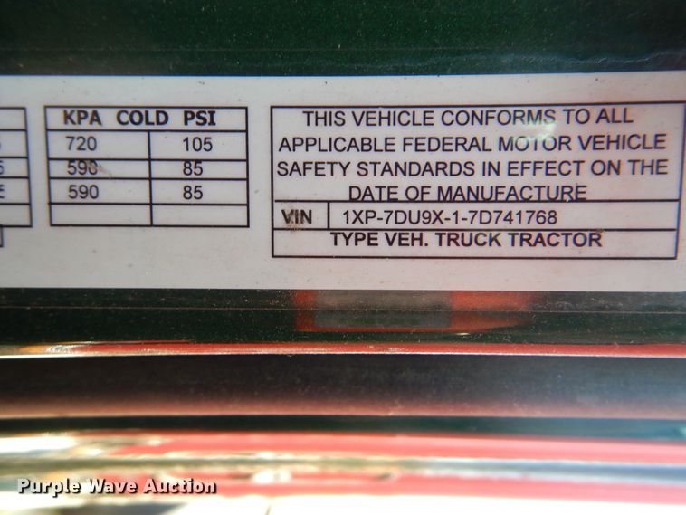 image for item DG8644 2007 Peterbilt 387  semi truck