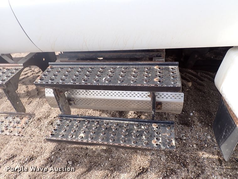 image for item DJ0006 2008 Ford F650  Crew Cab truck cab and chassis