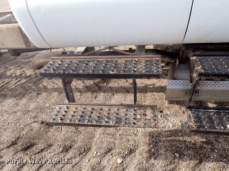 image for item DJ0006 2008 Ford F650  Crew Cab truck cab and chassis