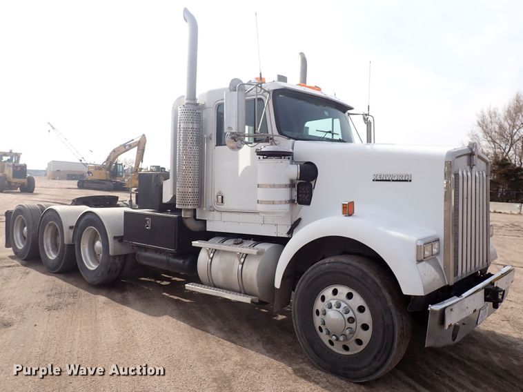 image for item DJ0007 2002 Kenworth W900  semi truck